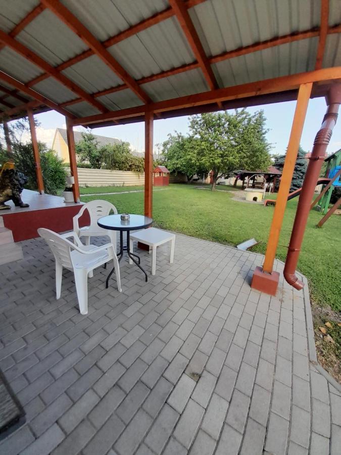 Apartamento Napsugar Vendeghaz Tiszaújváros Exterior foto